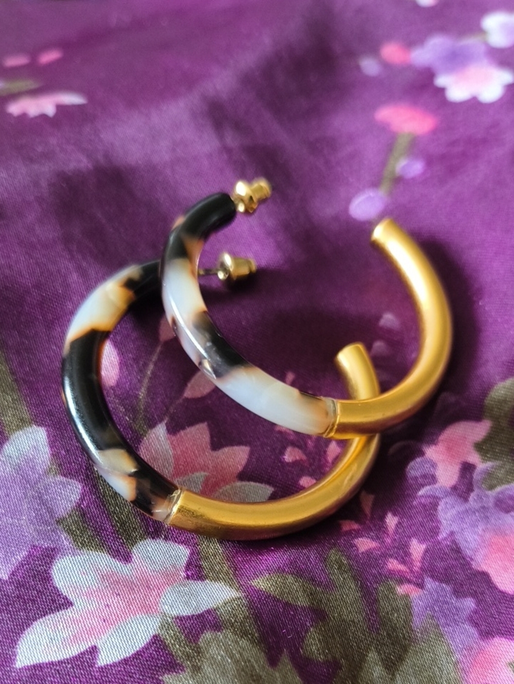 Tortoise Shell Goldtone Open Hoop Earrings Very Nice